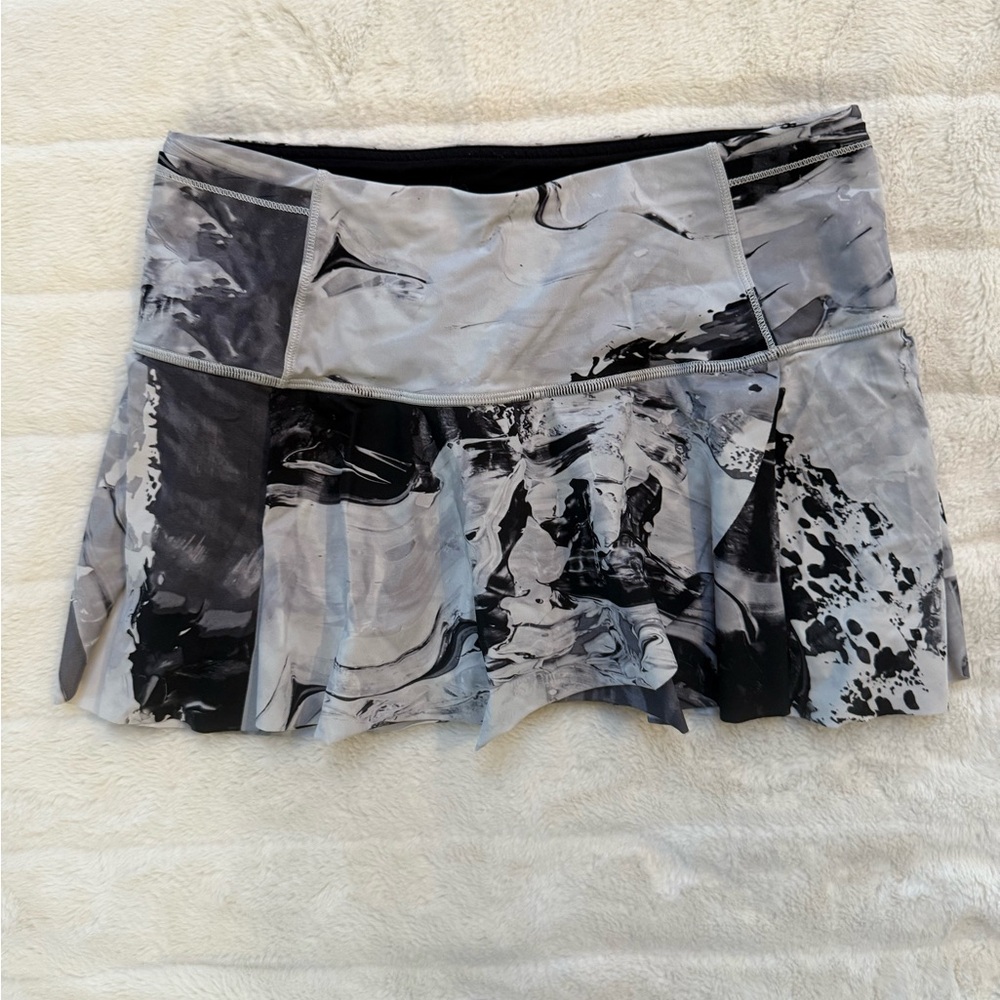 Lululemon Abstract Black and Gray Women's tennis Skirt